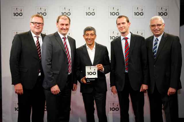 Top-100 mentor, journalist and author Rangar Yogeshwar honored HEICO Befestigungstechnik GmbH with the Top-100 seal
